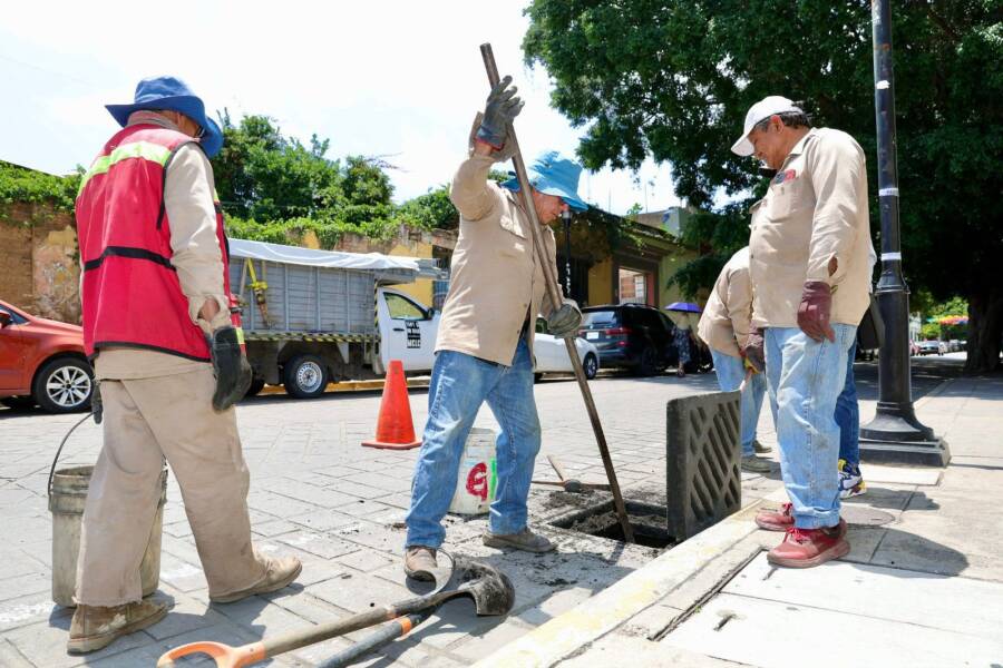 Refuerza Gobierno de Oaxaca limpieza del drenaje pluvial en el Centro Histórico