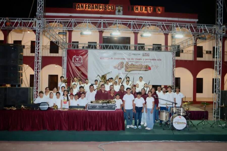 ixhuatan-fortalece-su-identidad-cultural-con-entrega-de-instrumentos-a-banda-infantil-y-juvenil-6a91ddb1656c4